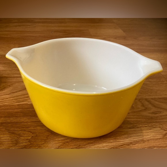 Vintage Pyrex Butterfly Gold Oval Casserole and Yellow Bowl - Picture 8 of 9